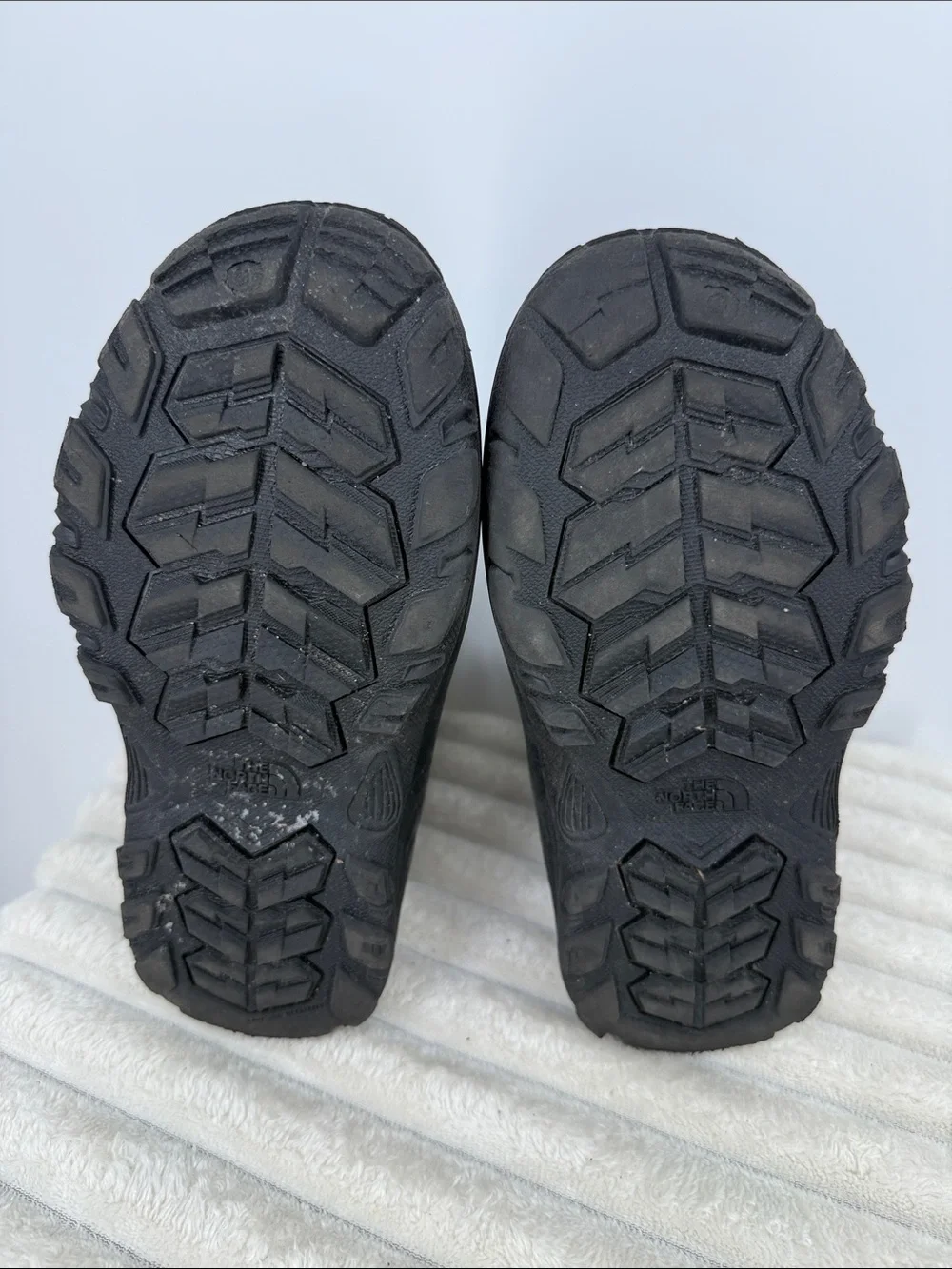 The North Face Kids' Alpenglow V Waterproof Winter Boots Sz youth 5